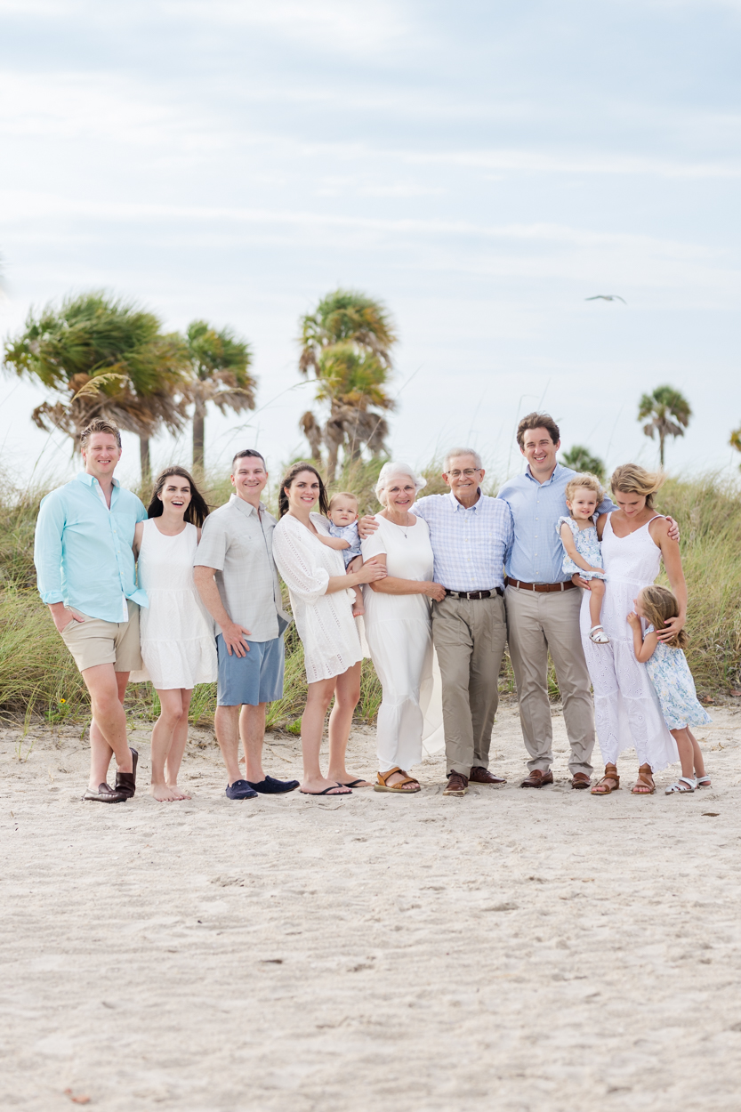 extended family photos at the beach
