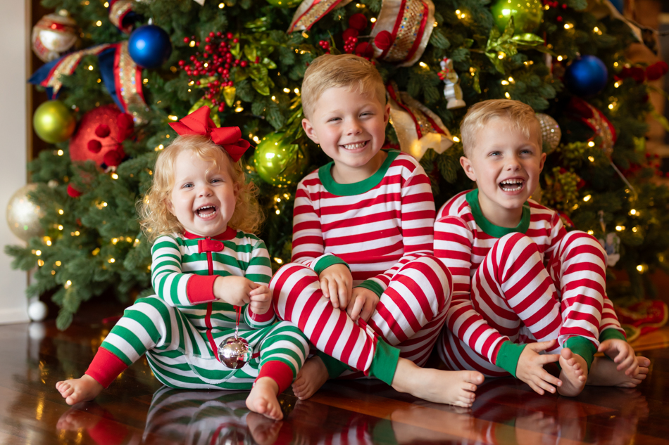 kids in front of the christmas tree