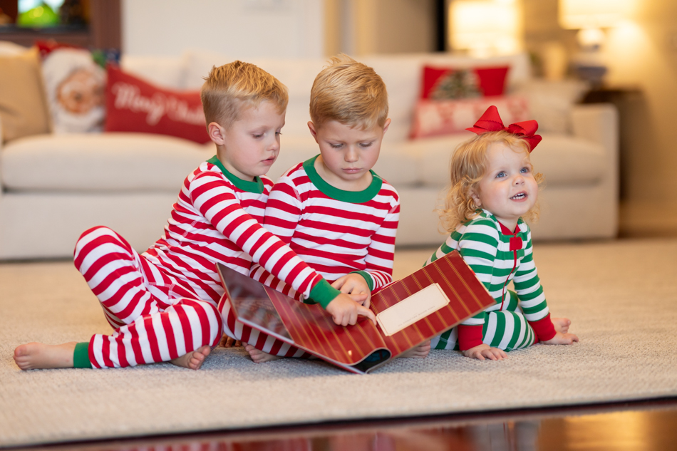 3 kids reading bedtime story