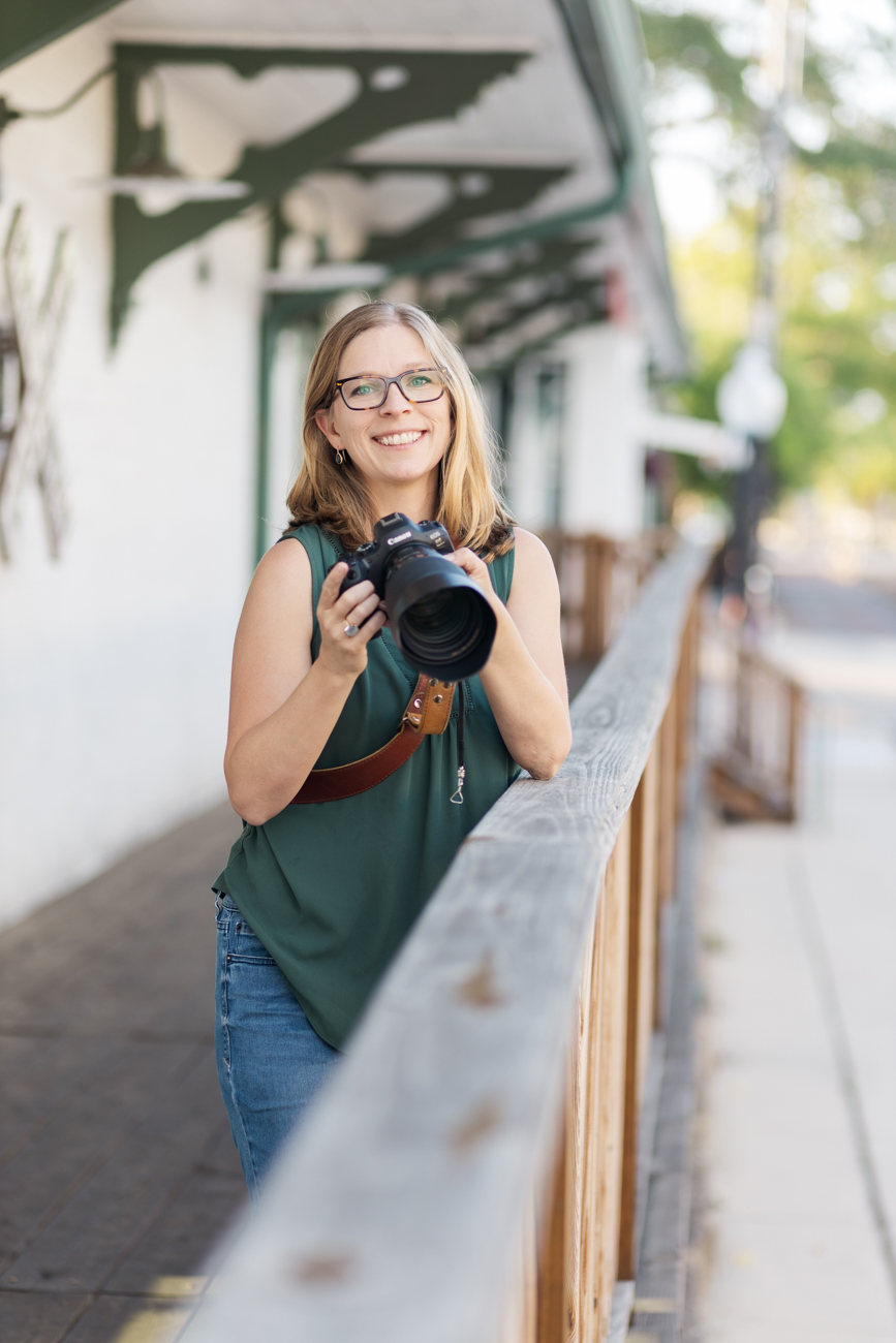 photographer at train station